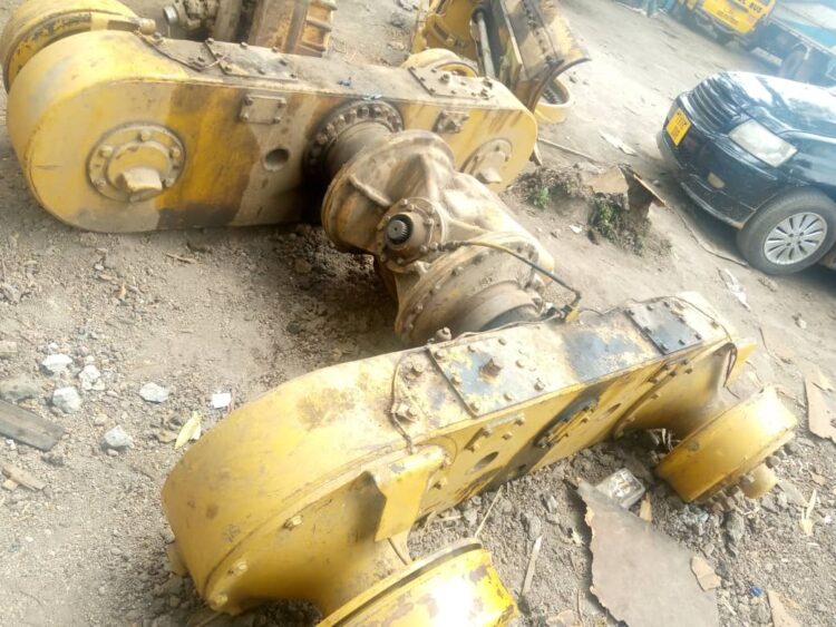 Komatsu 605 grader axle - Image 5