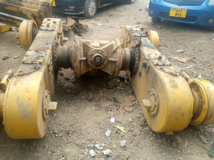 Komatsu 605 grader axle - Image 4