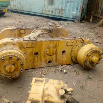 Komatsu 605 grader axle