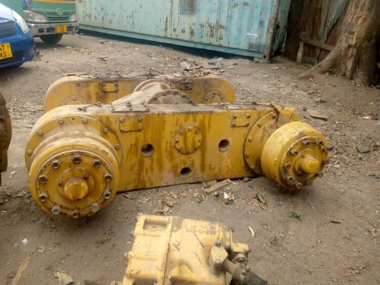 Komatsu 605 grader axle